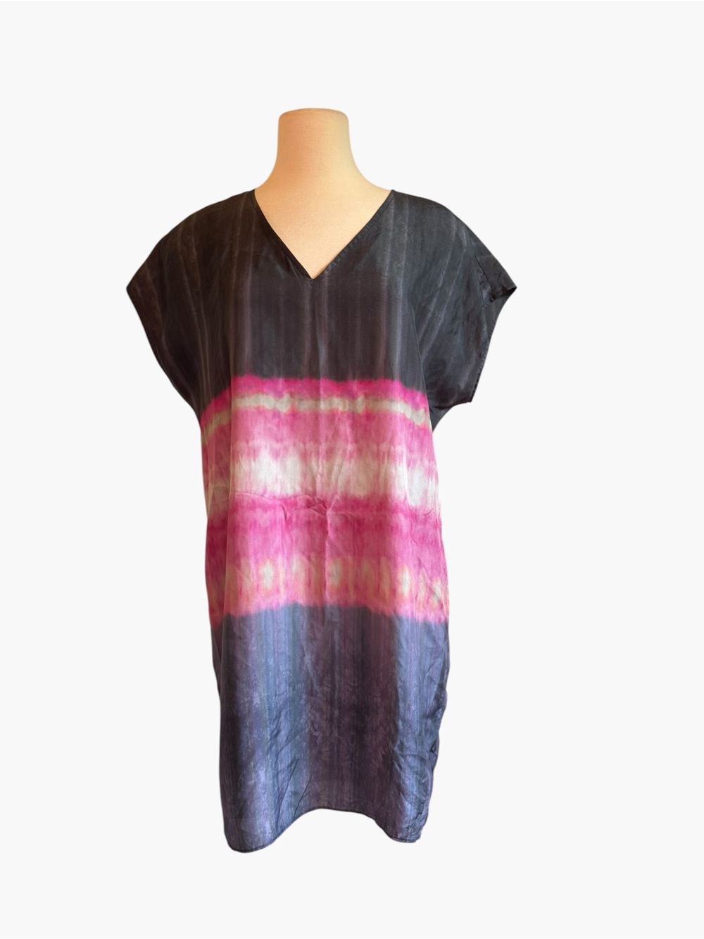 Marie Oliver Women's V-Neck Tie-Dye Tunic Top in Gray and Pink